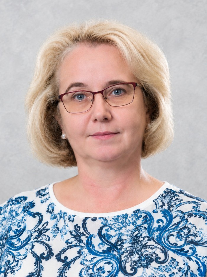 Dr. Szekeres Bernadett