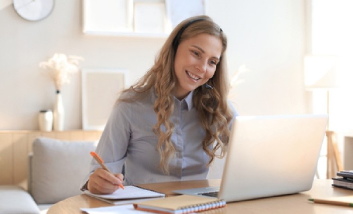 Tanulás otthon – az online képzések 4 előnye